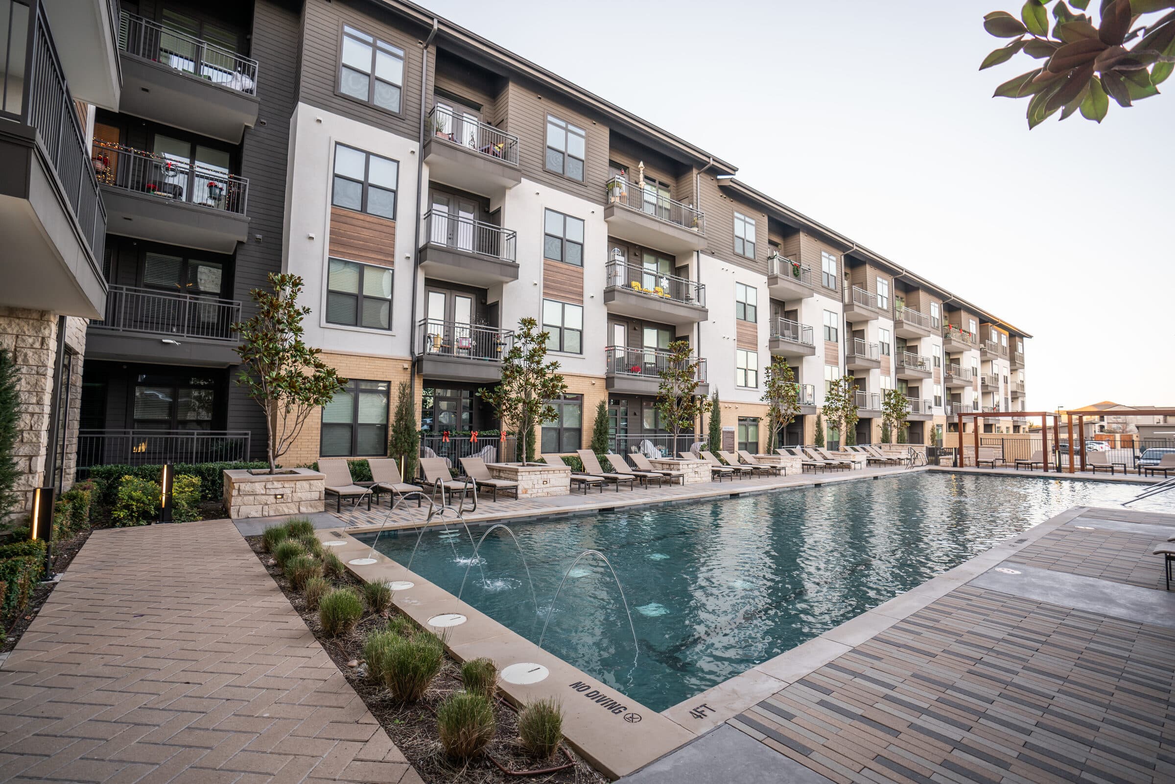 Nashville-area apartment or HOA outdoor pool complex